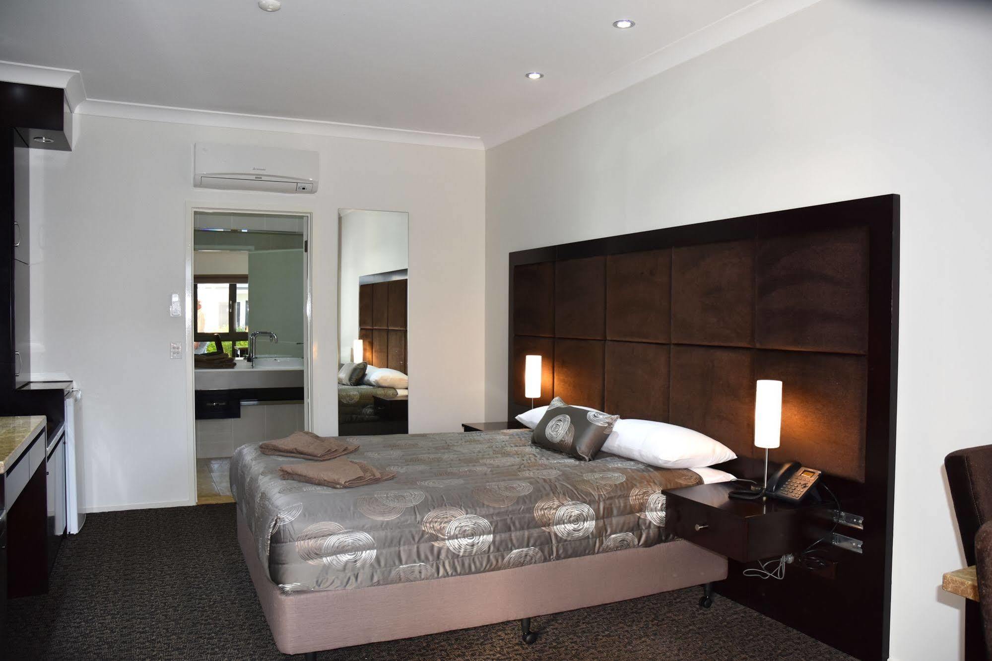 Western Downs Motor Inn Miles Eksteriør bilde